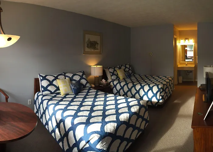 Empire Lakeshore Inn