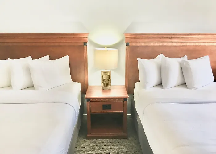 Empire Lakeshore Inn
