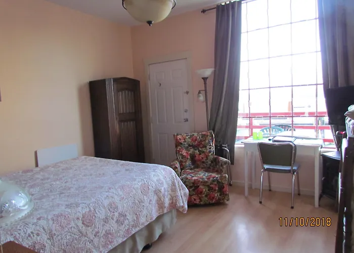Сity center hotels Eagle Bluff Lighthouse