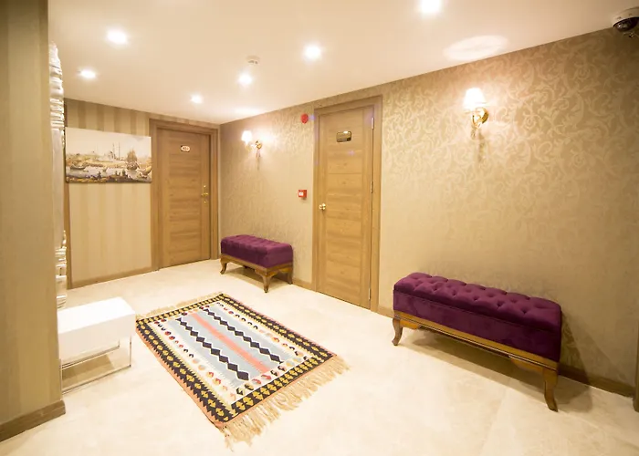 Golden Rain Hotel Old City