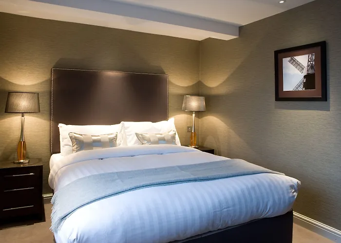 Castle Hotel & Apartments
