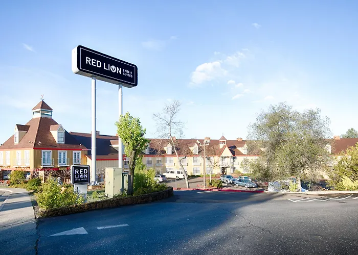 3 star hotels Red Lion Inn & Suites Auburn