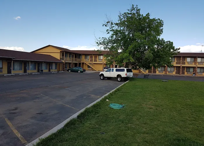 Split Mountain Motel
