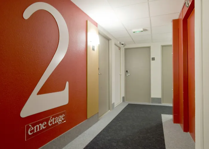 B&B HOTEL Lille Roubaix Campus Gare