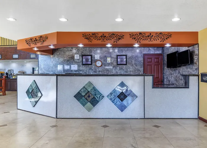 Rose City Inn & Suites