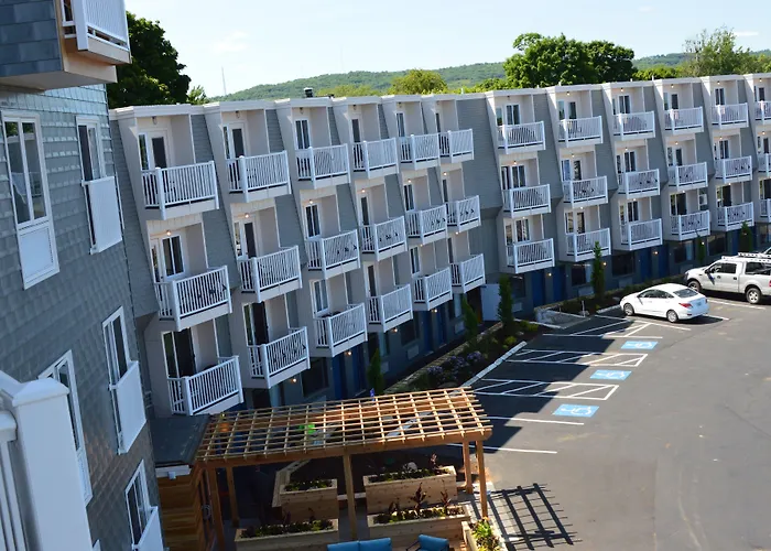 Rockland Harbor Hotel
