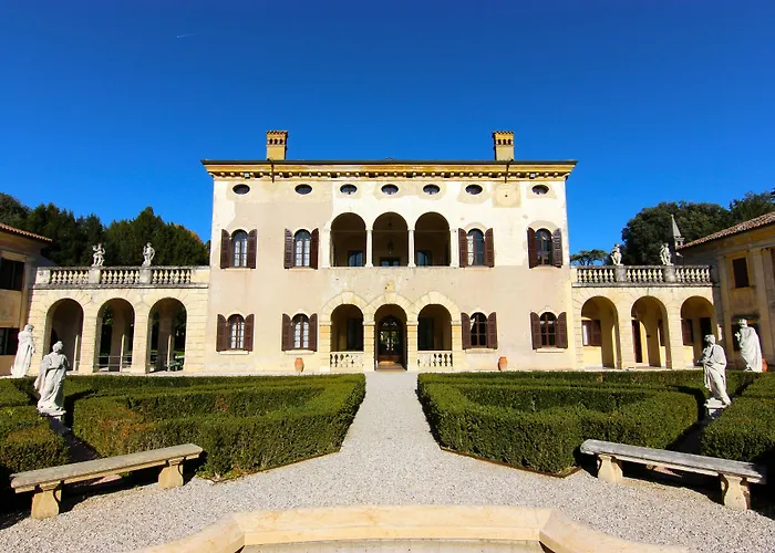  Villa Giona
