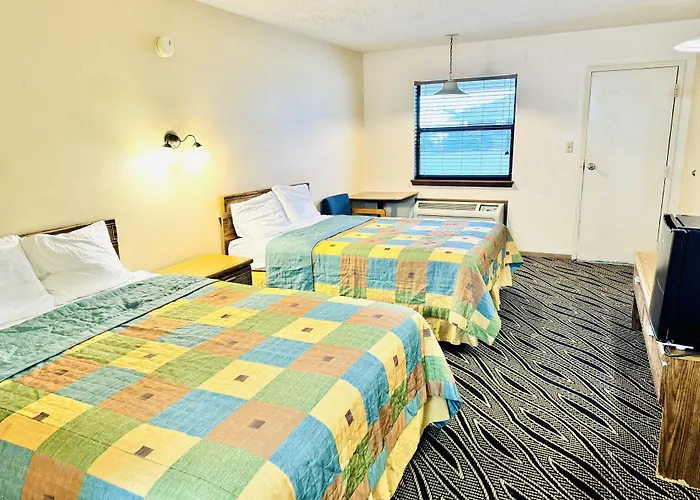 Holiday Pines Motel