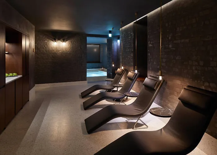 Central hotel: St. James' Court, A Taj Hotel, London