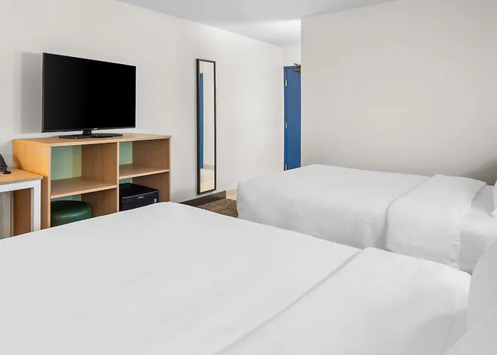Spark By Hilton Kent Seattle