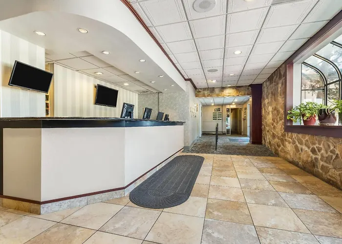 Ramada By Wyndham State College Hotel & Conference Center