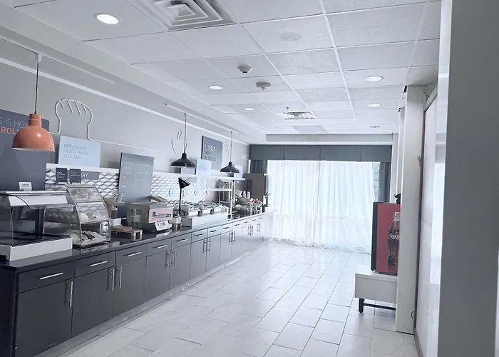 Holiday Inn Express & Suites Bonham By Ihg