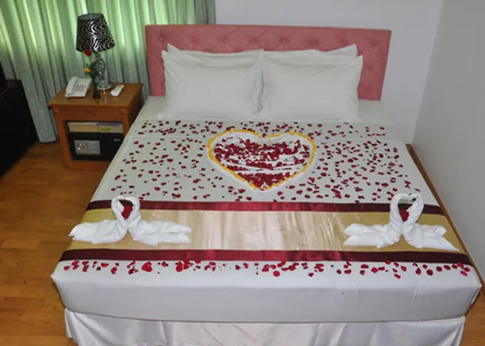 Paragon Hotel