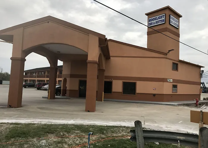 Moonlight Inn & Suites