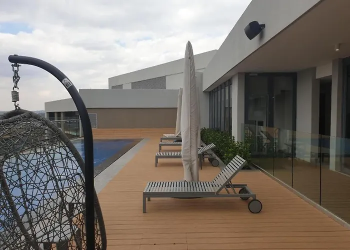 Menlyn Maine s