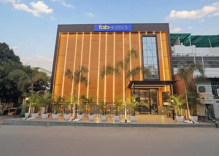3 star hotel: Fabhotel Yellow Courtyard