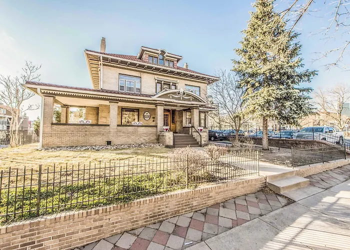 Hotel near College: Ember Hostel