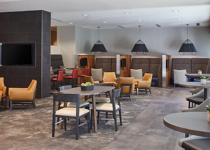 Courtyard By Marriott Minneapolis West