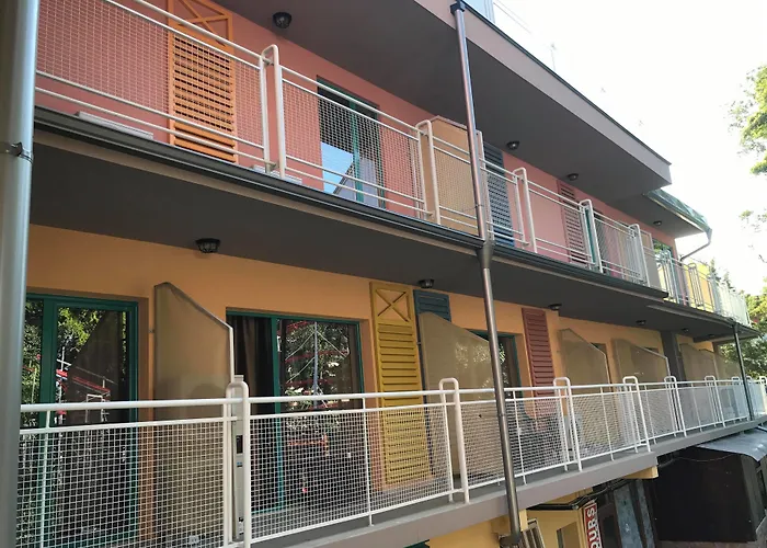 Hotel near College: Hotel Largo