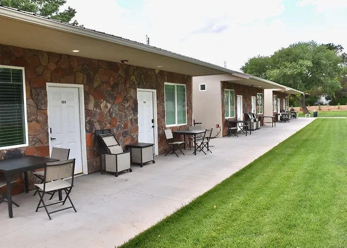 Zions Camp And Cottages