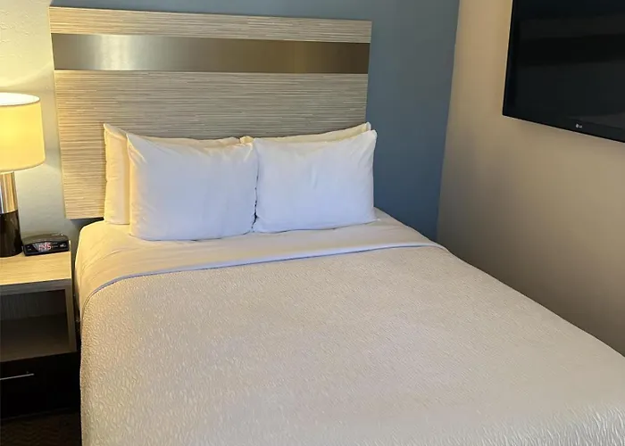 Surestay Innsuites Phoenix Hotel & Suites By Best Western