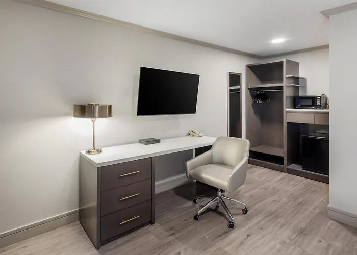 Best Western Plus Executive Suites