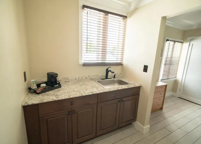 Beach hotel: Seashell Motel