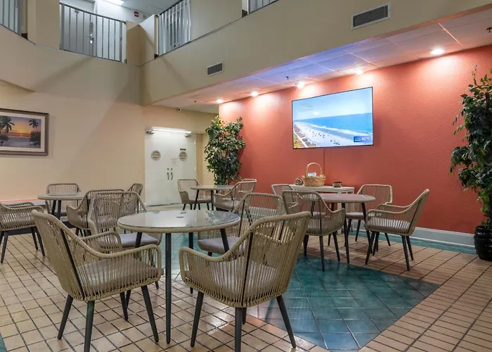 Hotels with pool Palace