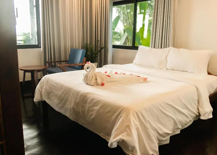 Pomelo Travel Outpost Cambodia ដំណាក់ភ្នំក្រោម