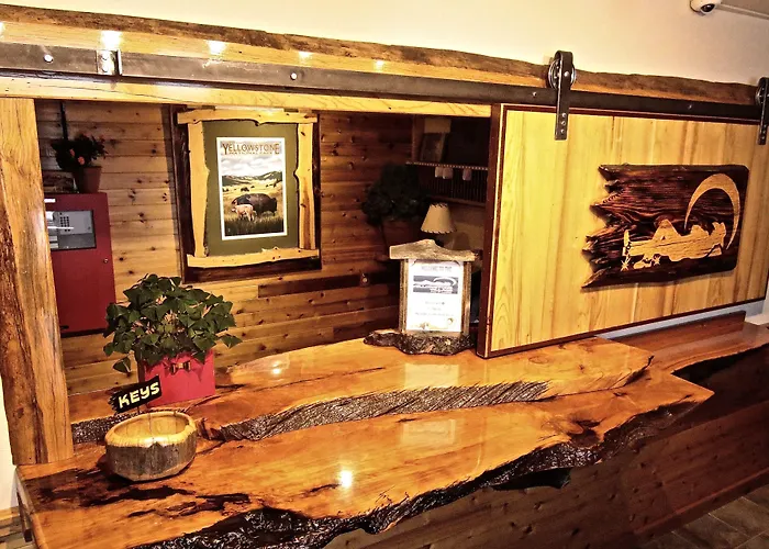 Yellowstone Village Inn And Suites
