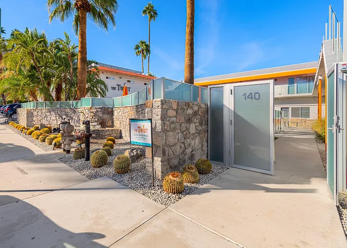 Hotels Close to Airport Twist Palm Springs