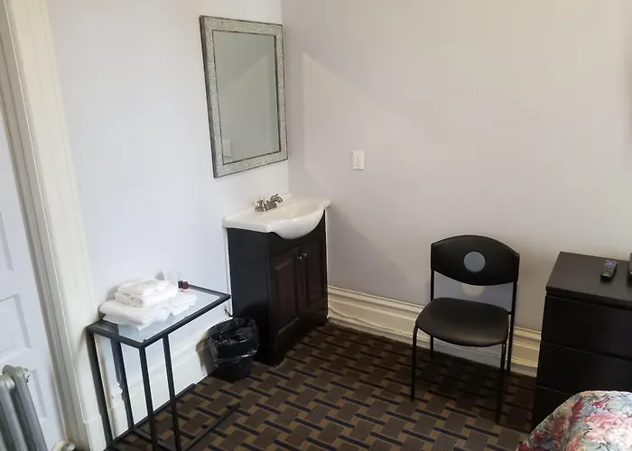 Hotel near College: Perramont Hotel