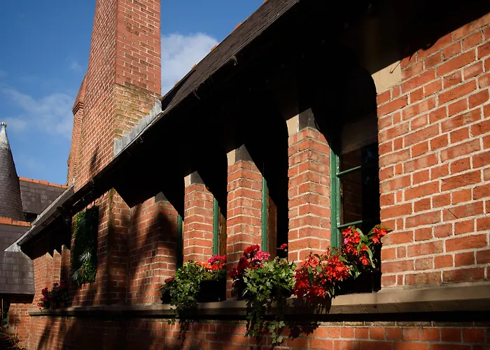 Resort: Schoolhouse Hotel