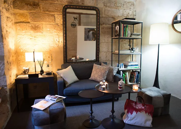 Airport Hotel: La Banasterie