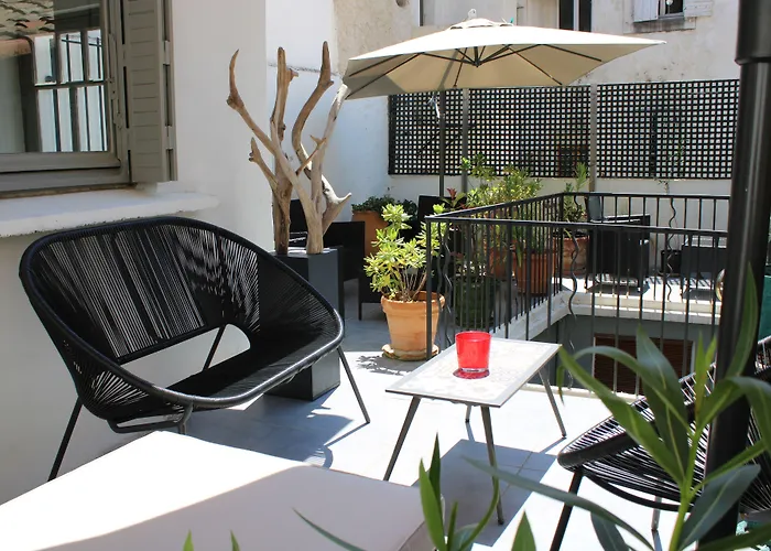 Airport Hotel: La Banasterie