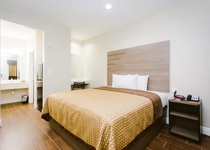 Scottish Inn & Suites