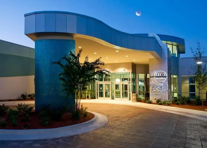 Hotels with pool Oasis And Conv Center, An Ascend Collection