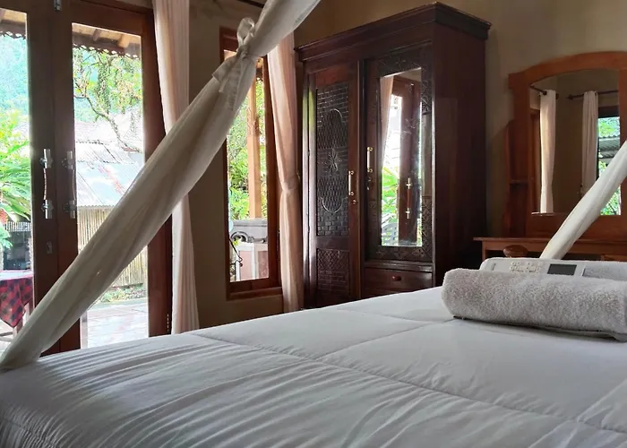 Khailash Warung And Home Stay
