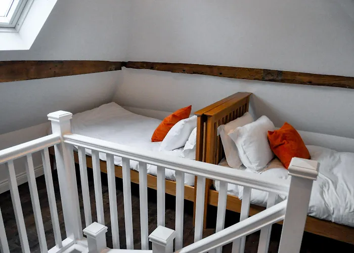 Upstairs At 33 - Self Check In Boutique Accommodation In Worcester Centre