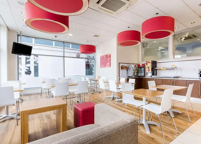 Travelodge Farnborough Central