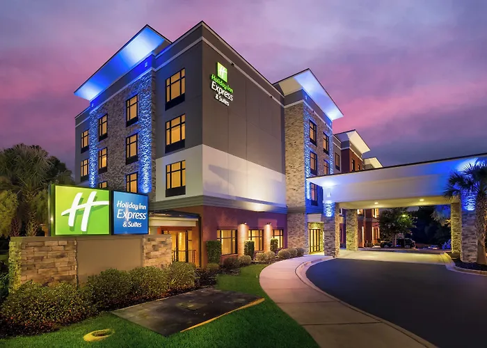 Hotel with pool: Holiday Inn Express & Suites Lexington By Ihg