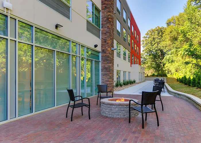 Holiday Inn Express & Suites - Roanoke - Civic Center