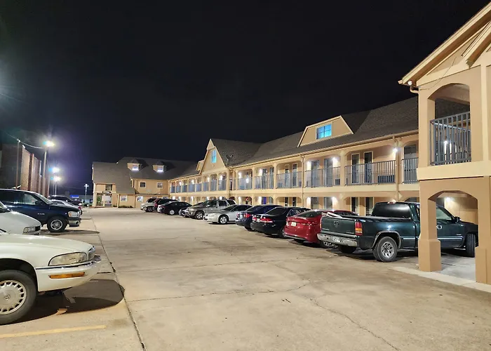 Luxury hotel only: Executive Inn