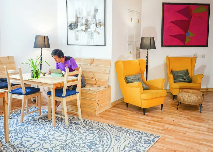 Lodge: Cinnamon Sally Backpackers Hostel