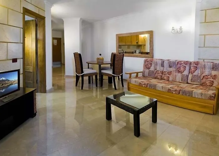 Las Piramides Resort