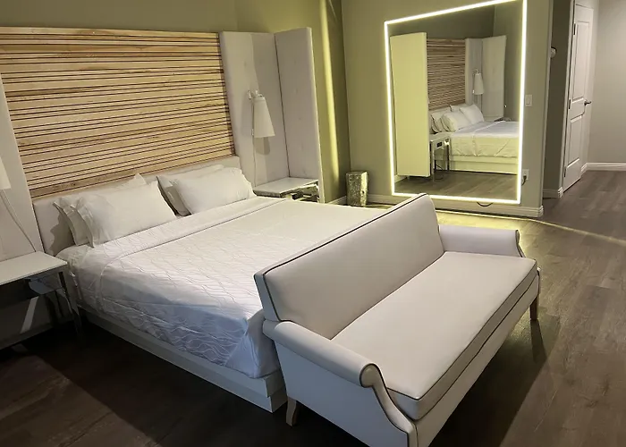 Aspire Inn & Suites Orange