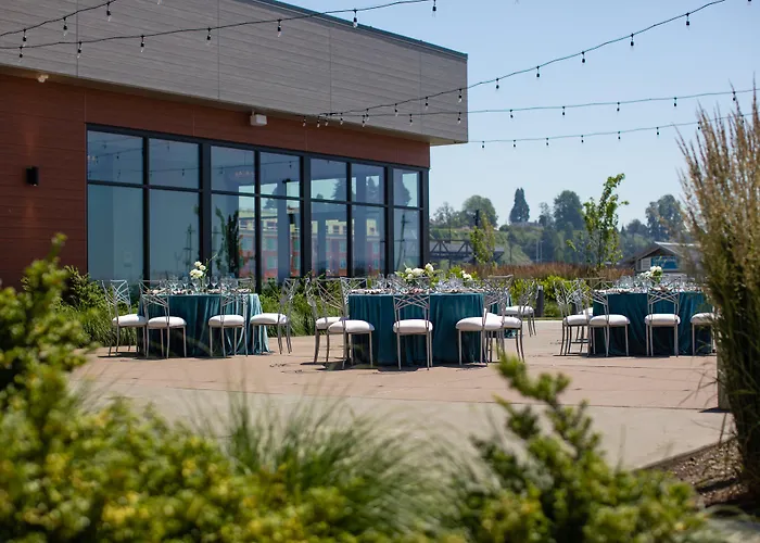 Hotels With Four Stars Indigo Seattle Everett Waterfront Place By Ihg