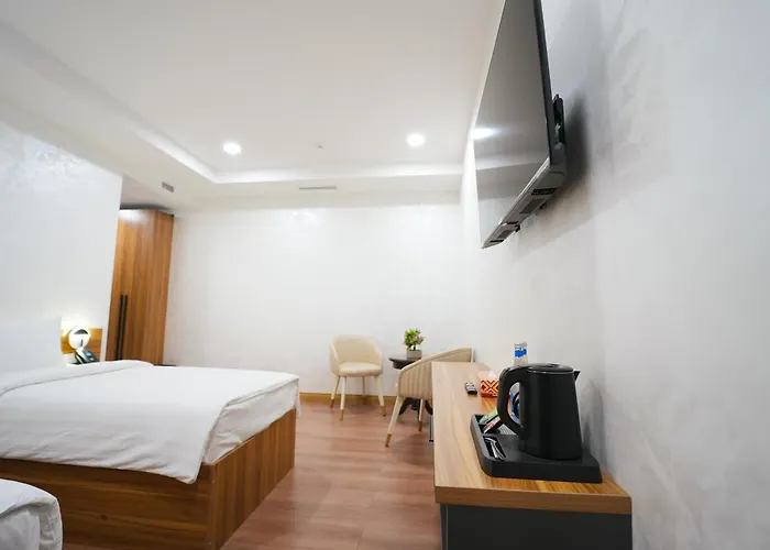 Avant Express Hotel Pool&Spa