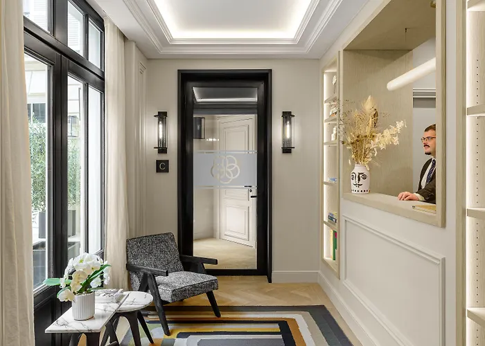 Hotels with pool Black Door