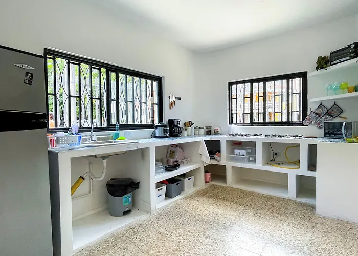 Baku Laureles Hostel